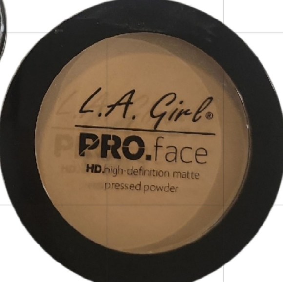 FREE WITH ANY PURCHASE:  PRO Face HD Matte Pressed Powder - Buff - Picture 1 of 2